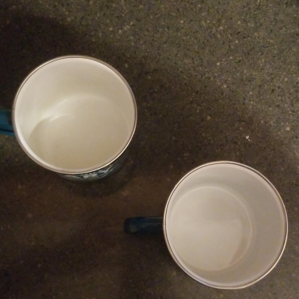 2 Enamel Cups - Picture 2 of 3